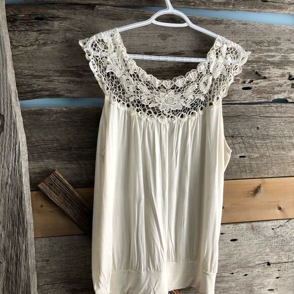 CREAM/OFF White Lace Shoulder Top With Banded Bottom Plus Size 3X - Picture 1 of 3